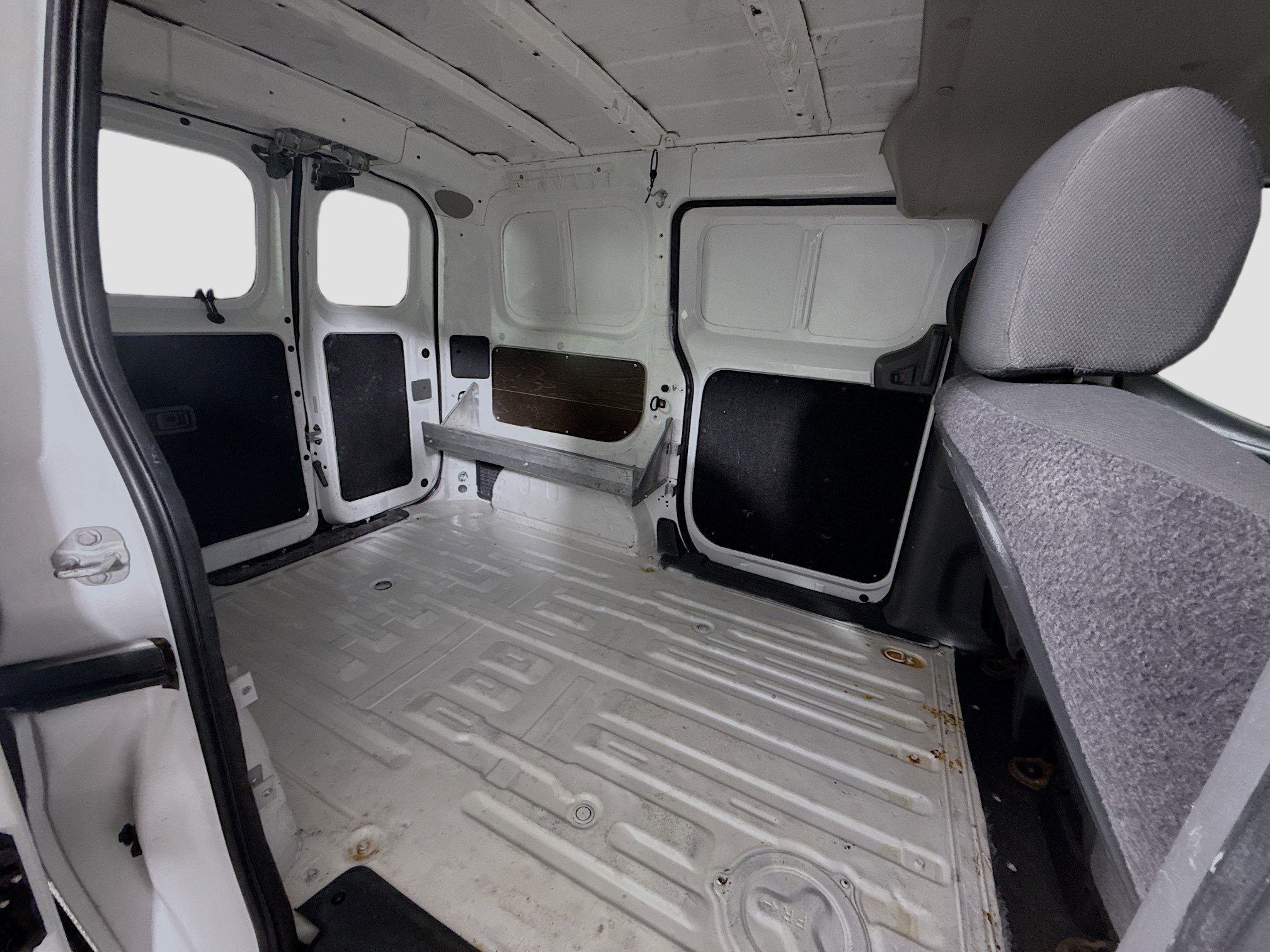 Used 2014 Nissan NV200 SV w/ Exterior Appearance Package image 25