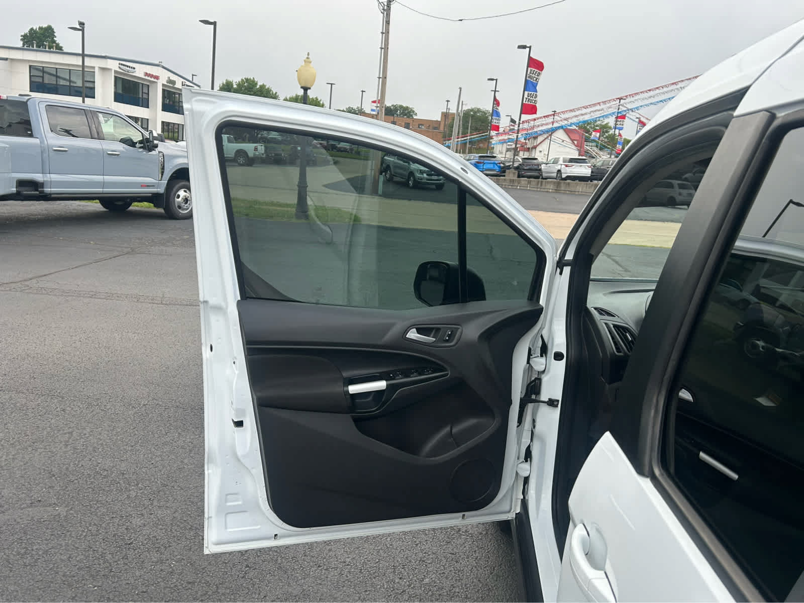 Used 2018 Ford Transit Connect XLT FWD image 19