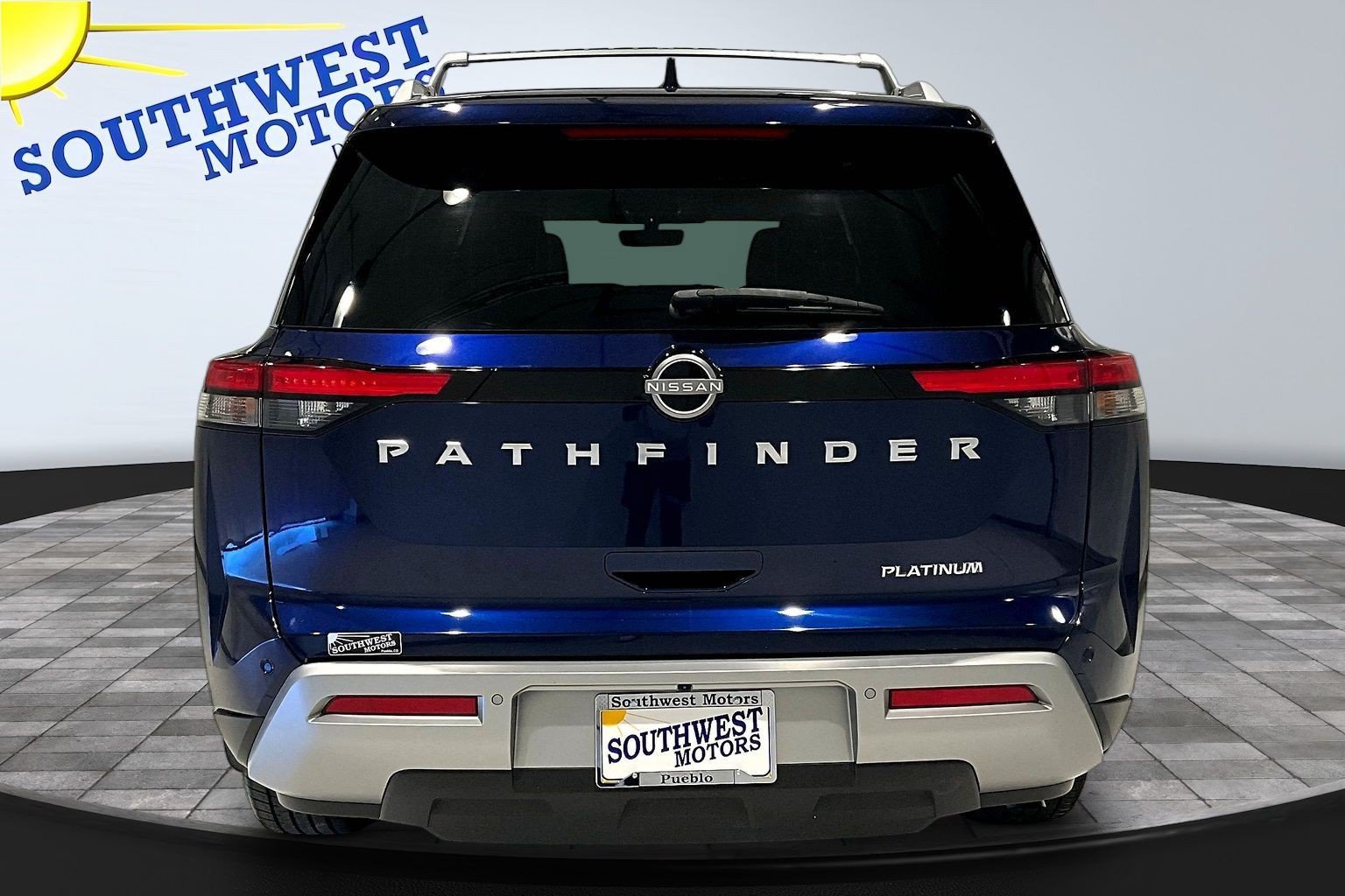 Used 2023 Nissan Pathfinder Platinum FWD image 6