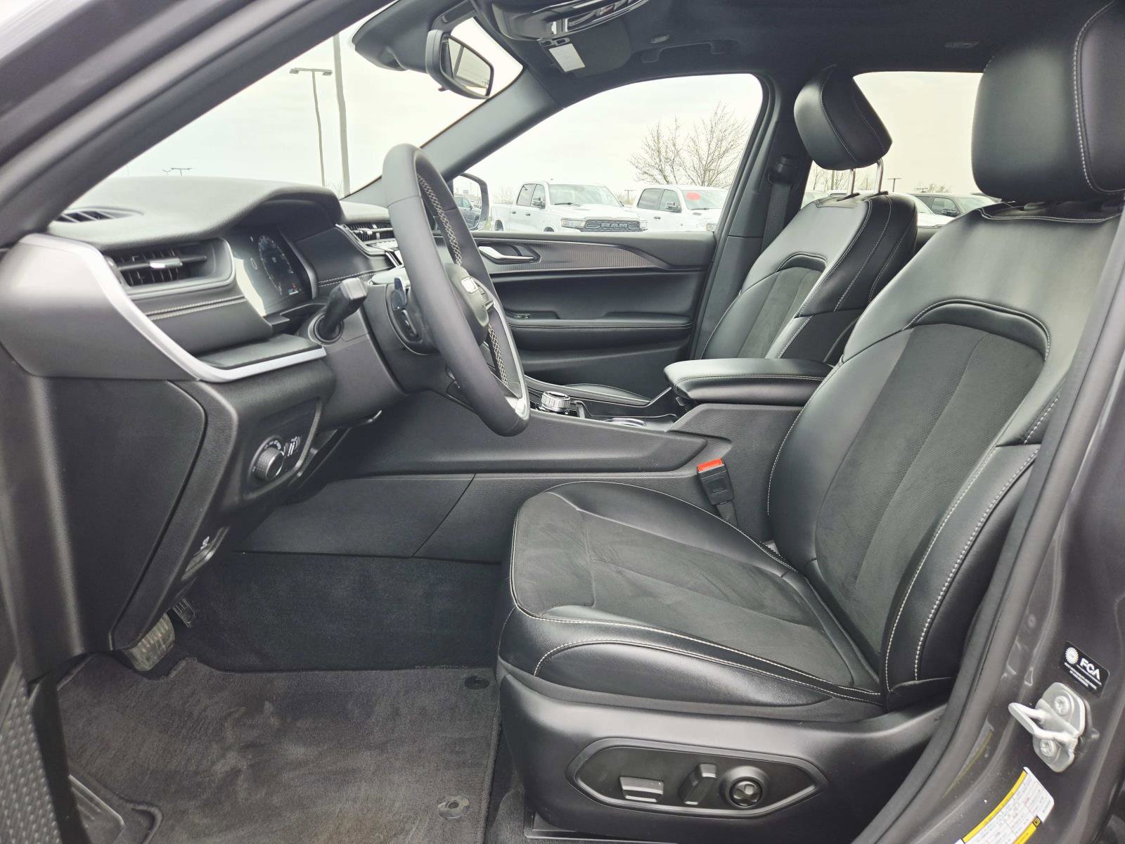 Used 2024 Jeep Grand Cherokee Altitude image 13