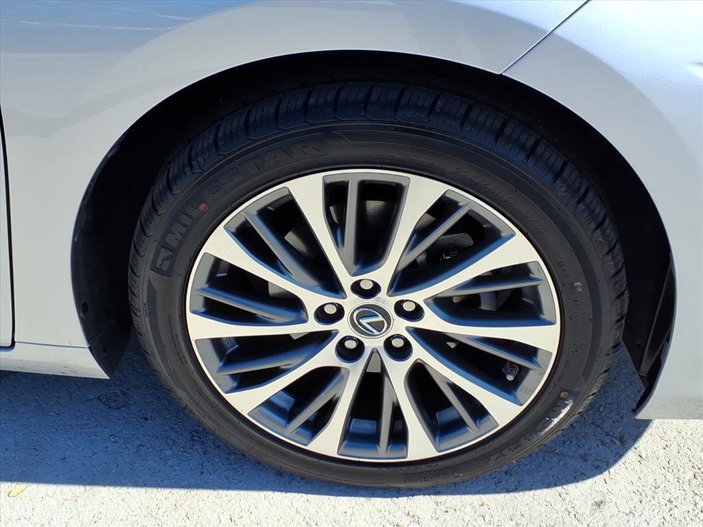 Used 2019 Lexus ES 350 w/ Premium Package image 11