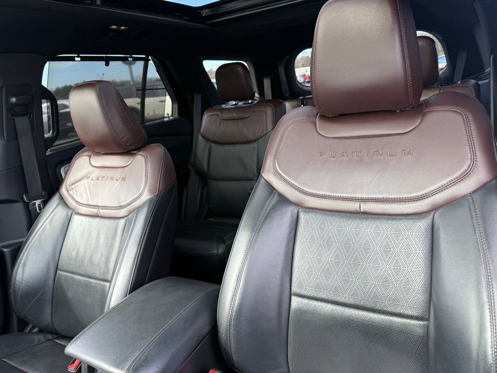 Used 2021 Ford Explorer Platinum w/ Equipment Group 601A AWD/4WD image 30