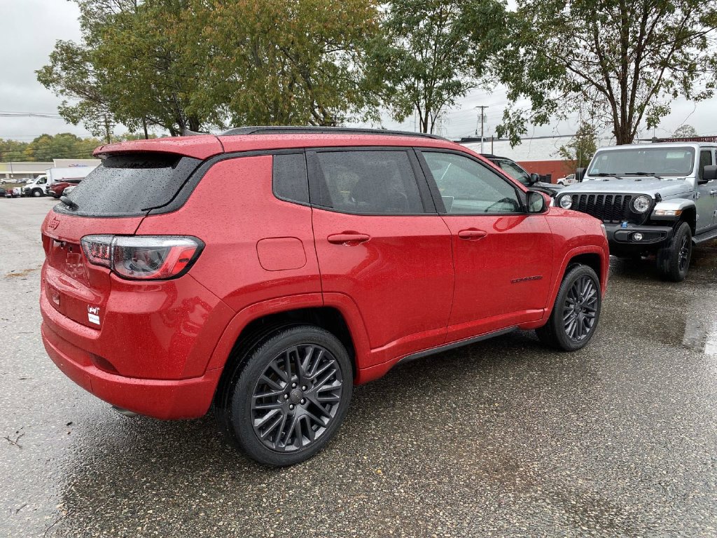 Certified 2022 Jeep Compass Limited AWD/4WD image 3