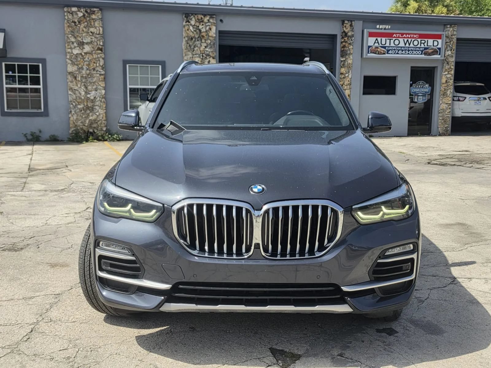 Used 2019 BMW X5 xDrive40i w/ Convenience Package AWD/4WD image 2
