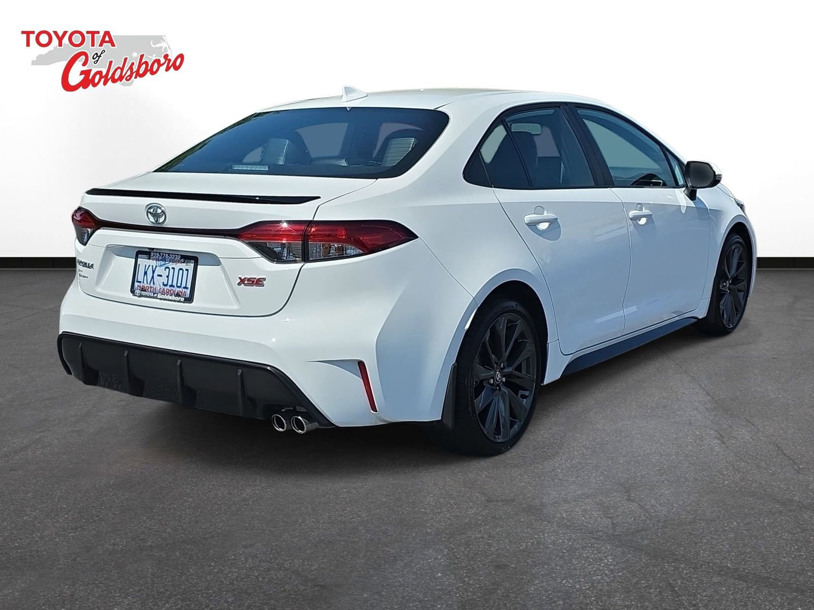 Used 2025 Toyota Corolla XSE FWD image 5
