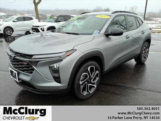Used 2025 Chevrolet Trax RS image 1