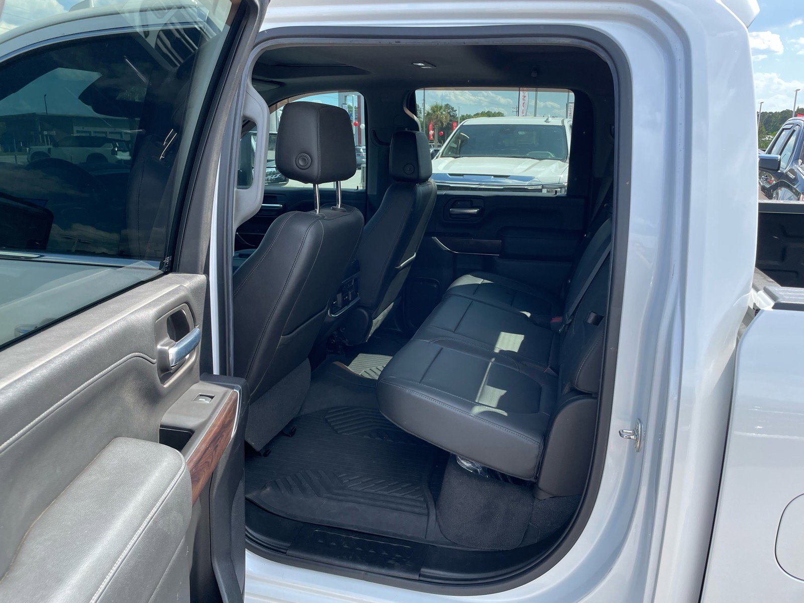 Used 2020 GMC Sierra 2500 SLT w/ SLT Premium Plus Package AWD/4WD image 17