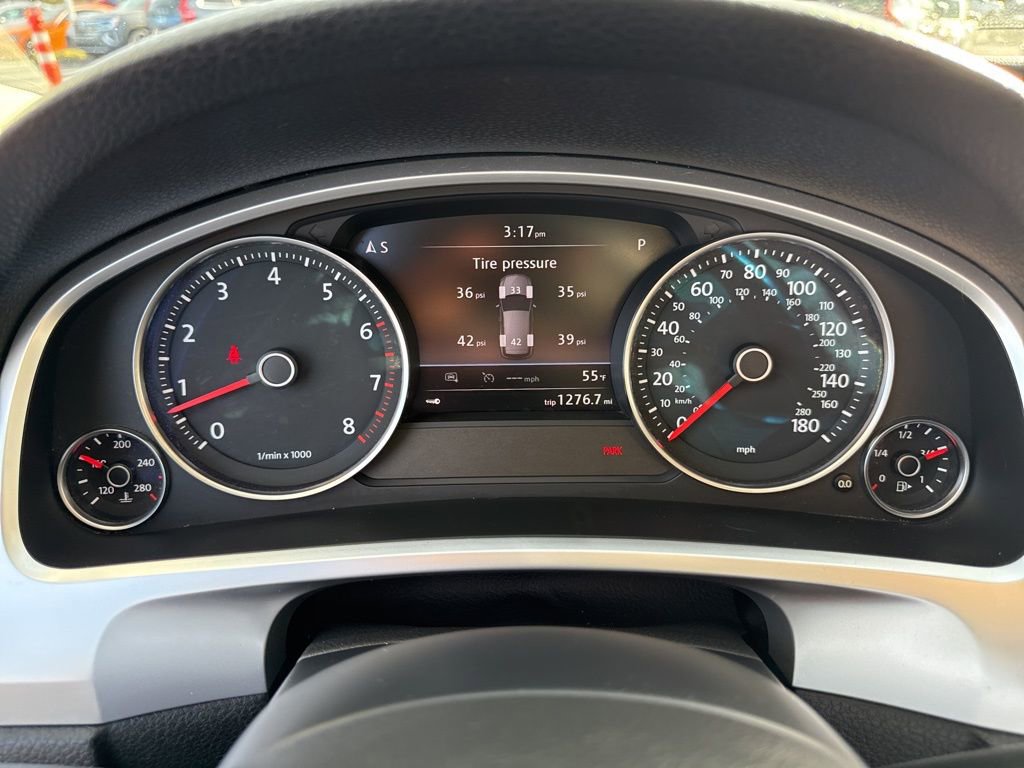 Used 2016 Volkswagen Touareg Executive image 30