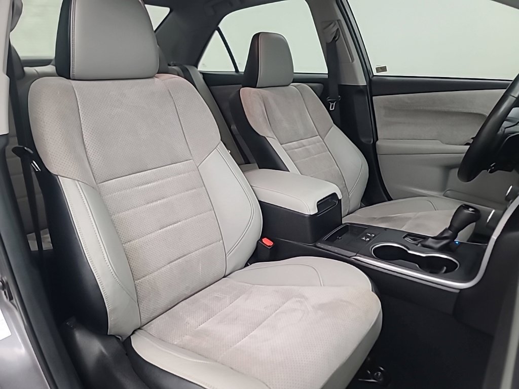 Used 2015 Toyota Camry XSE FWD image 16