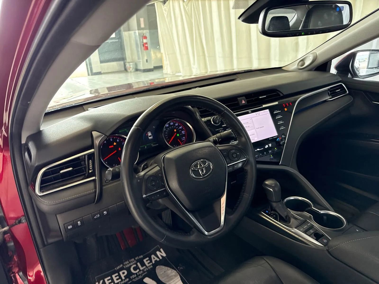 Used 2018 Toyota Camry XSE image 6