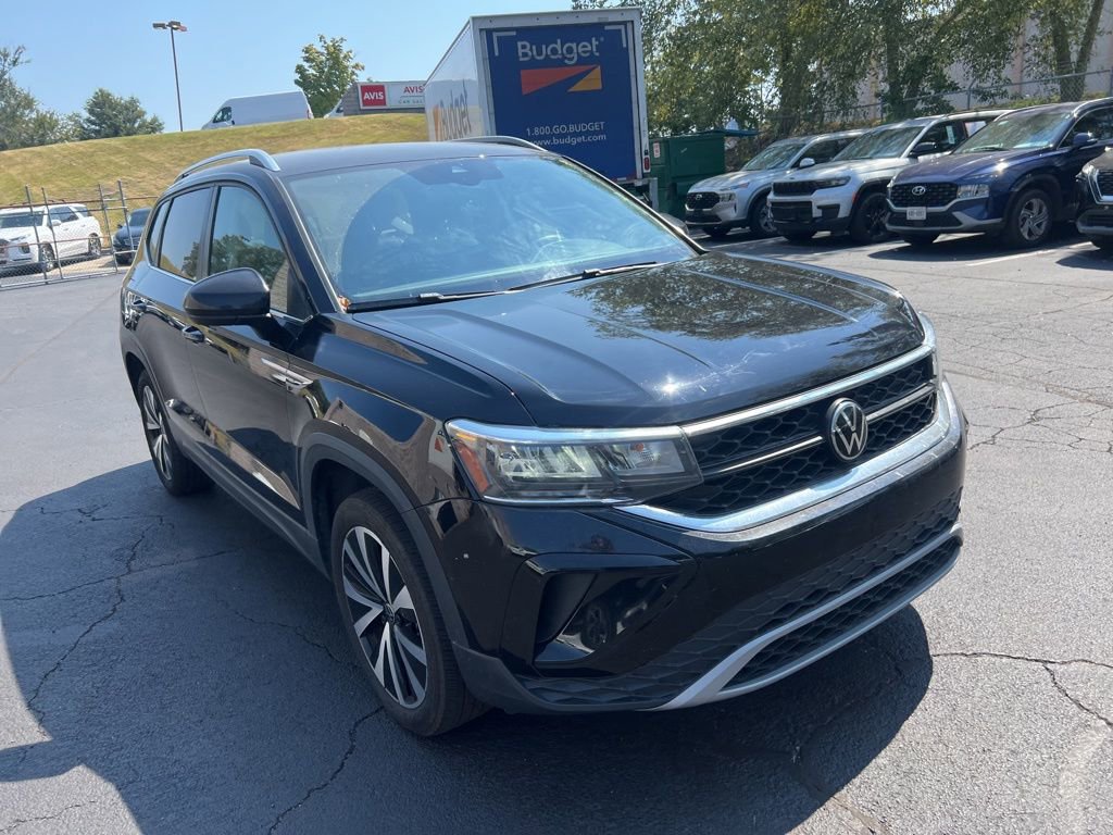 Used 2024 Volkswagen Taos SE image 3