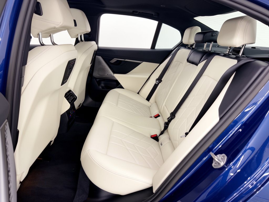 Certified 2026 BMW 530i RWD image 25
