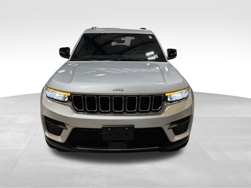 Used 2025 Jeep Grand Cherokee Laredo X AWD/4WD image 5