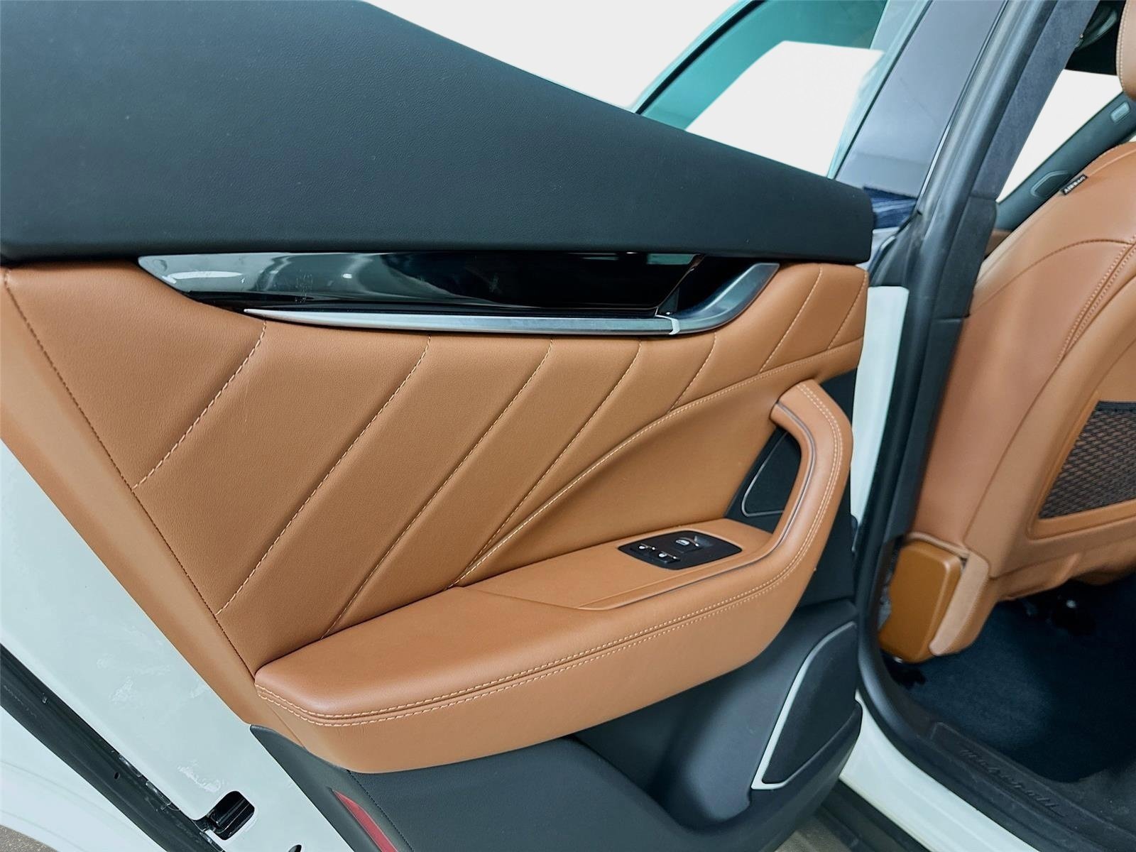 Used 2022 Maserati Levante GT image 32