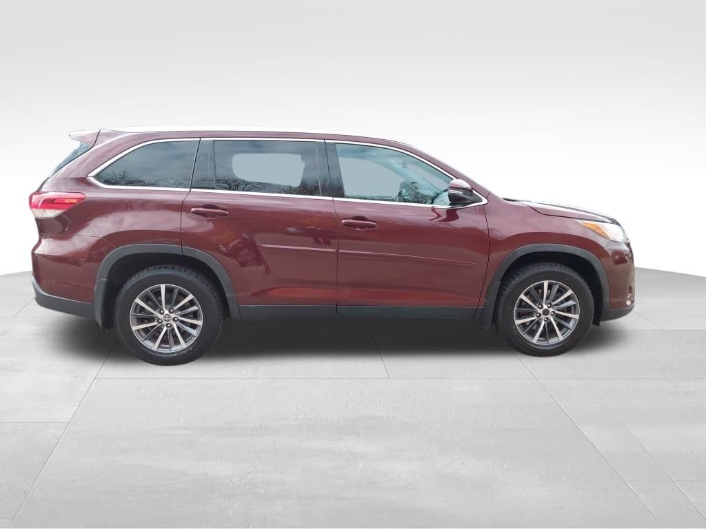 Used 2019 Toyota Highlander XLE image 2