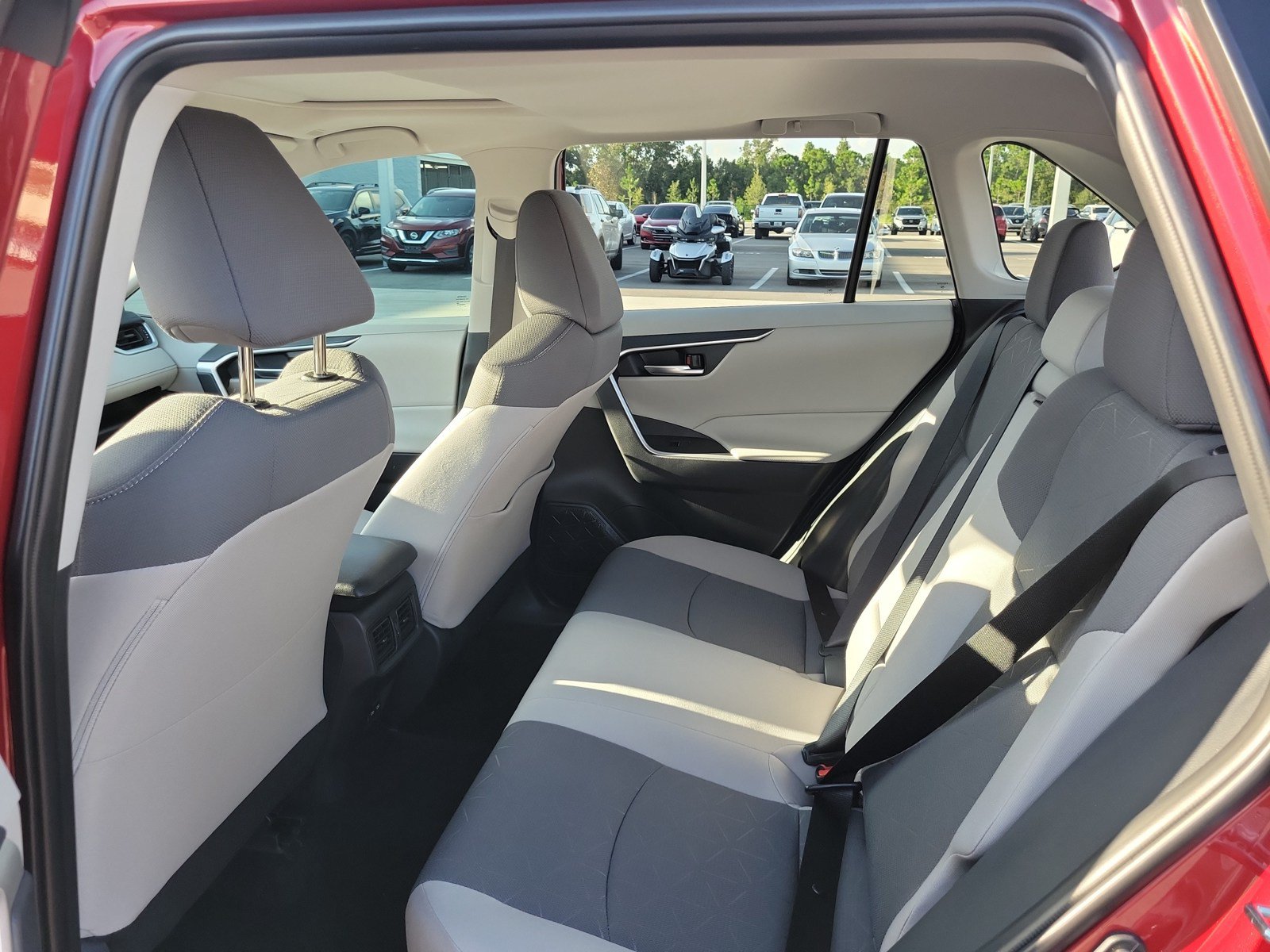 Used 2025 Toyota RAV4 XLE w/ Convenience Package FWD image 28