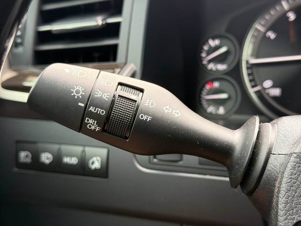 Used 2021 Lexus LX 570 4WD w/ Sport Package image 28
