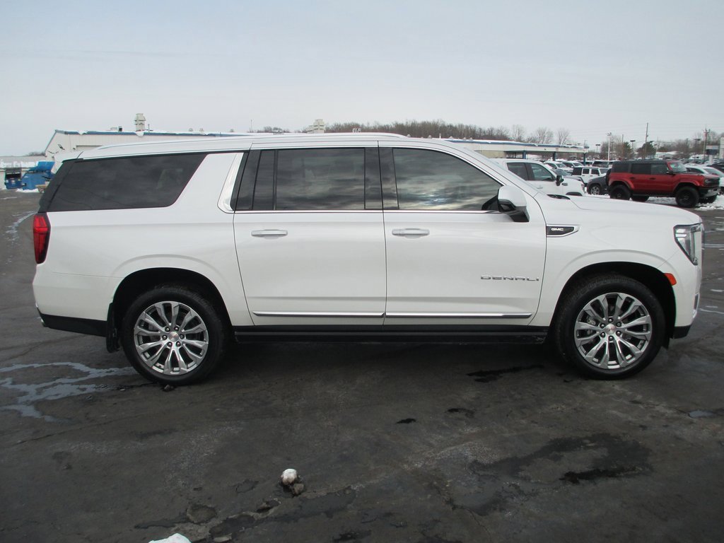 Used 2022 GMC Yukon XL Denali image 4