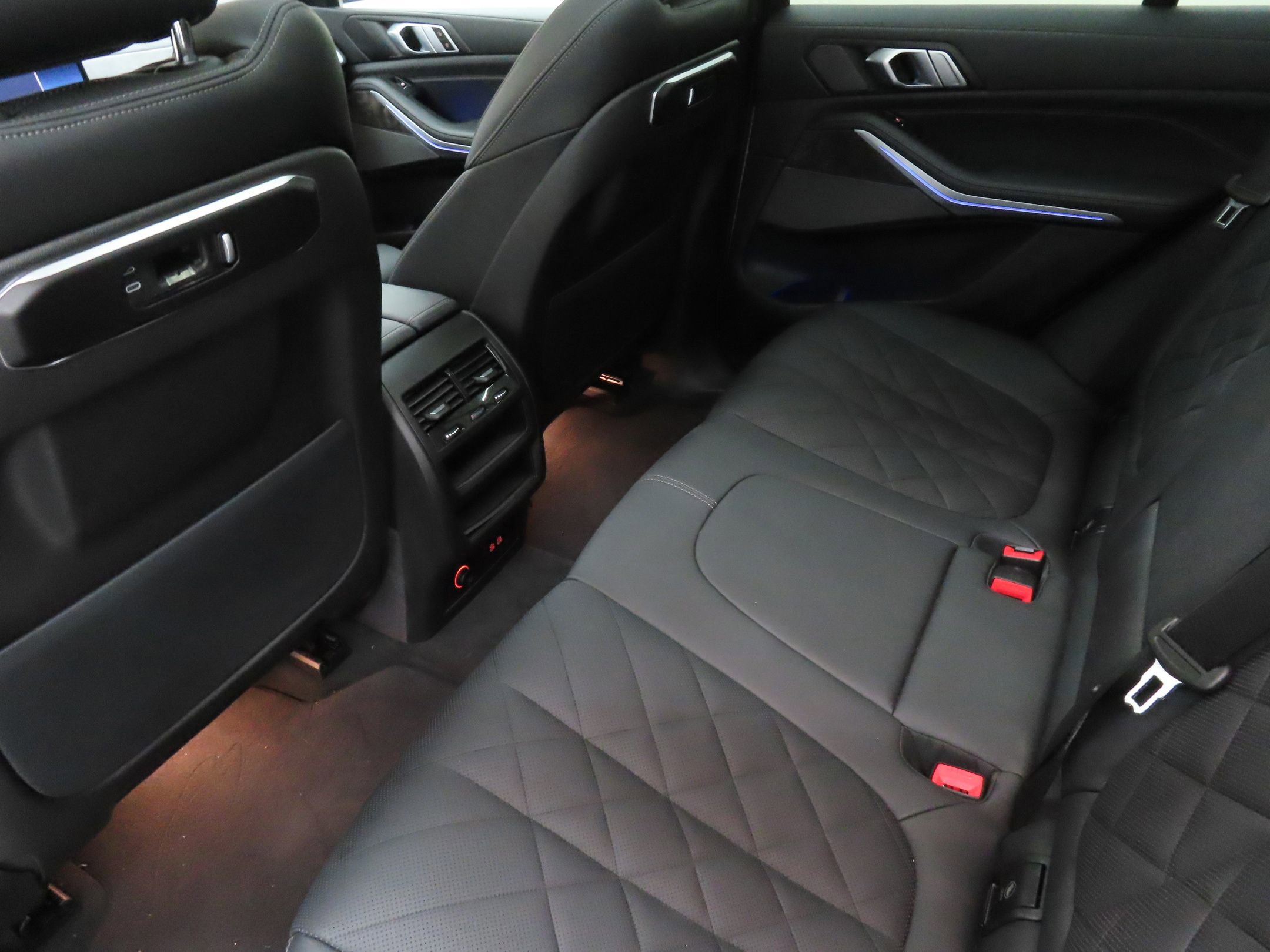 Used 2024 BMW X5 xDrive40i w/ M Sport Package image 22