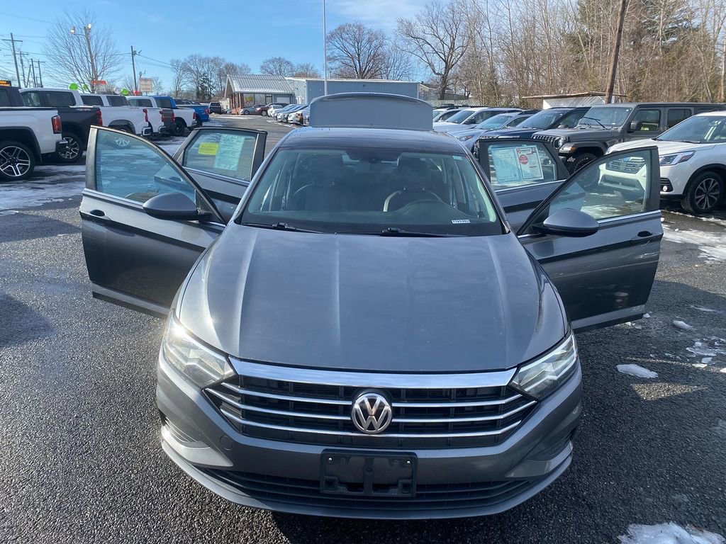 Used 2019 Volkswagen Jetta SE w/ Cold Weather Package image 30
