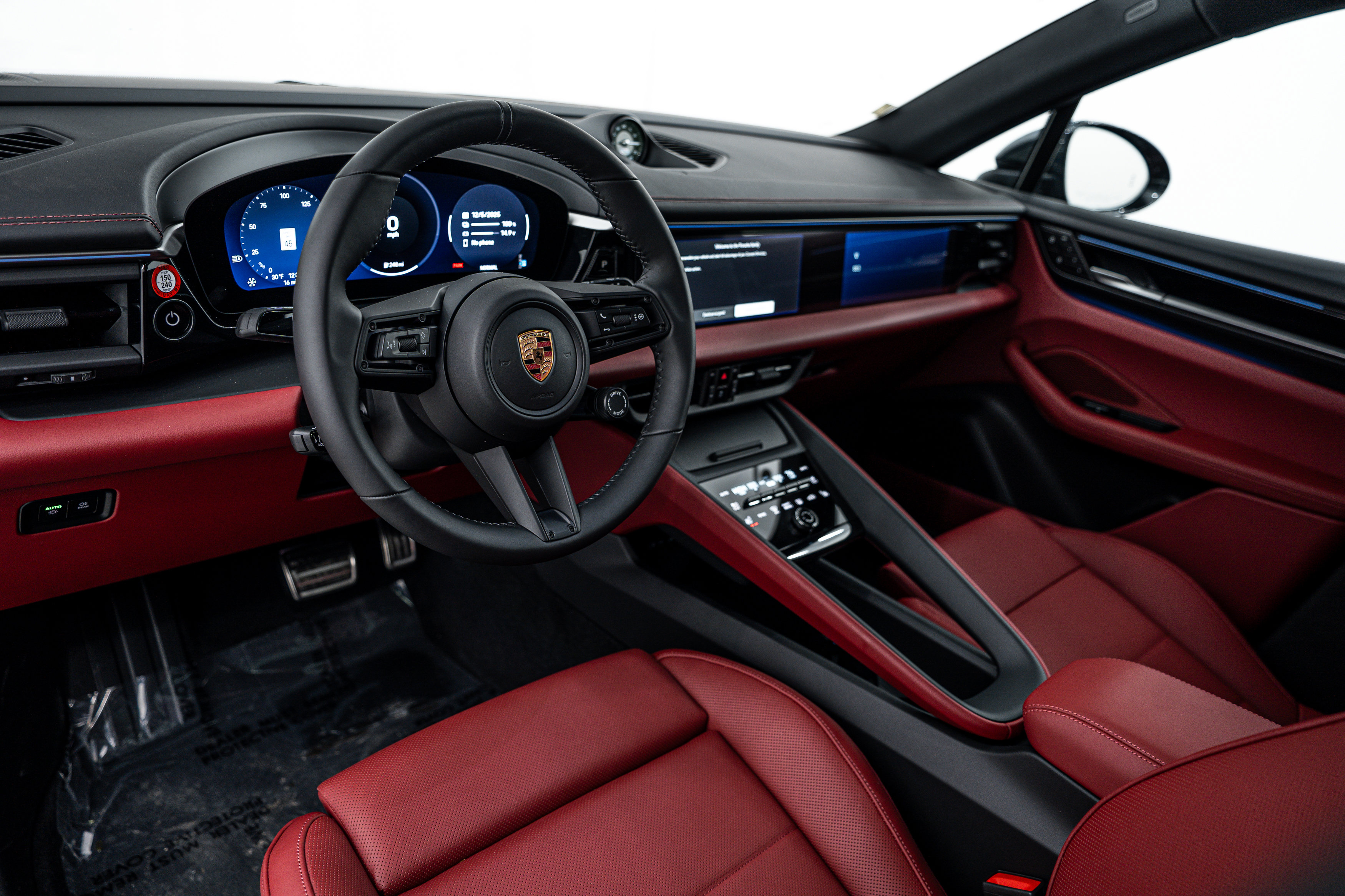 New 2025 Porsche Macan 4S Electric image 4