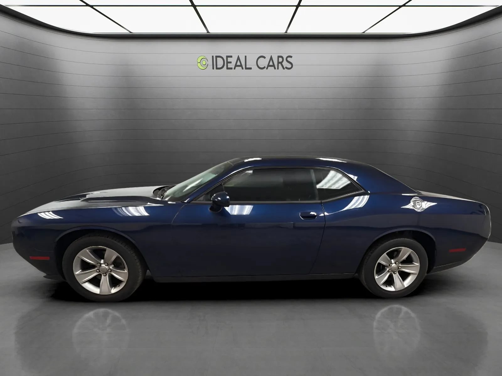 Used 2015 Dodge Challenger SXT RWD image 8