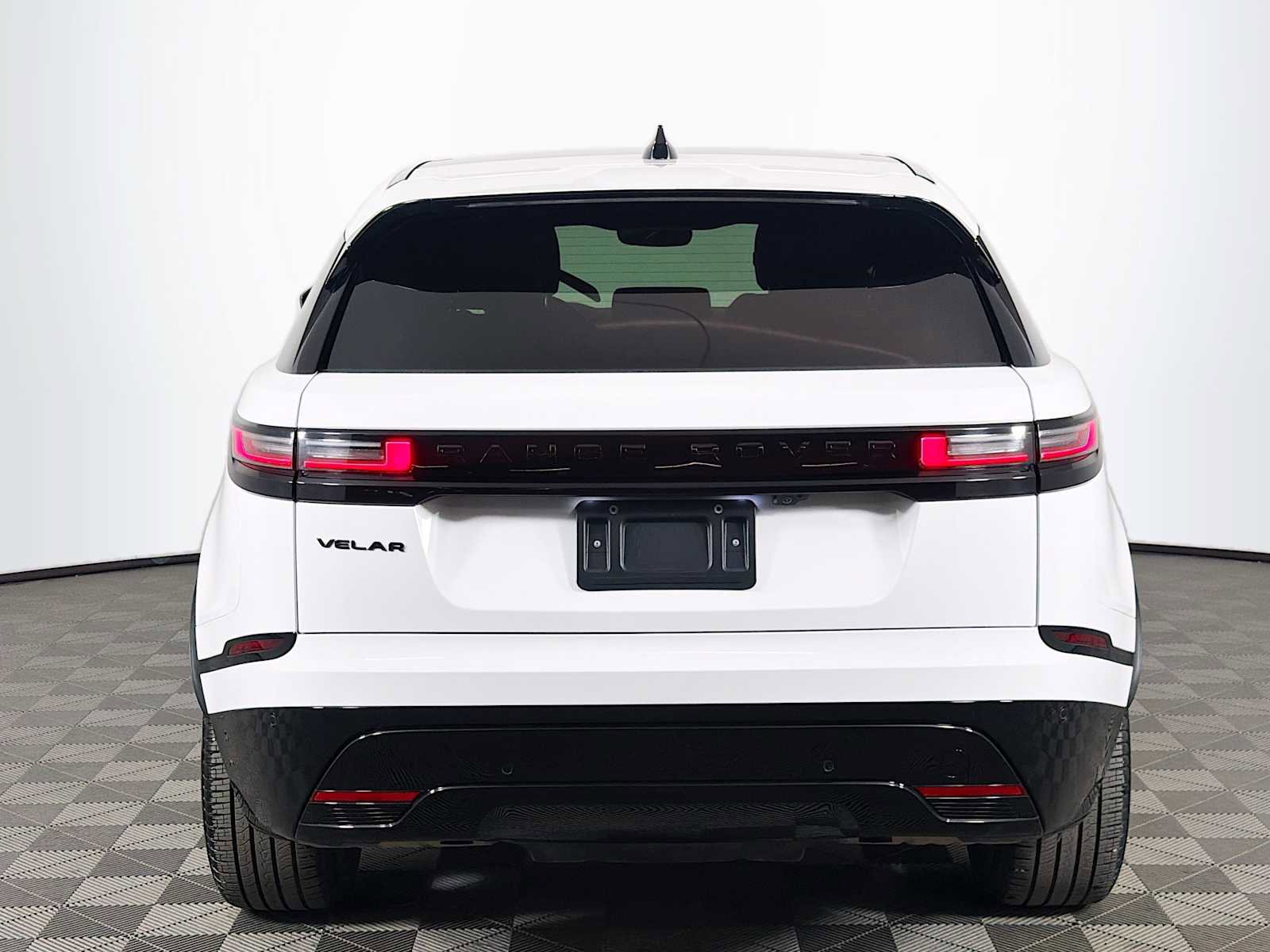 Certified 2025 Land Rover Range Rover Velar Dynamic SE image 6