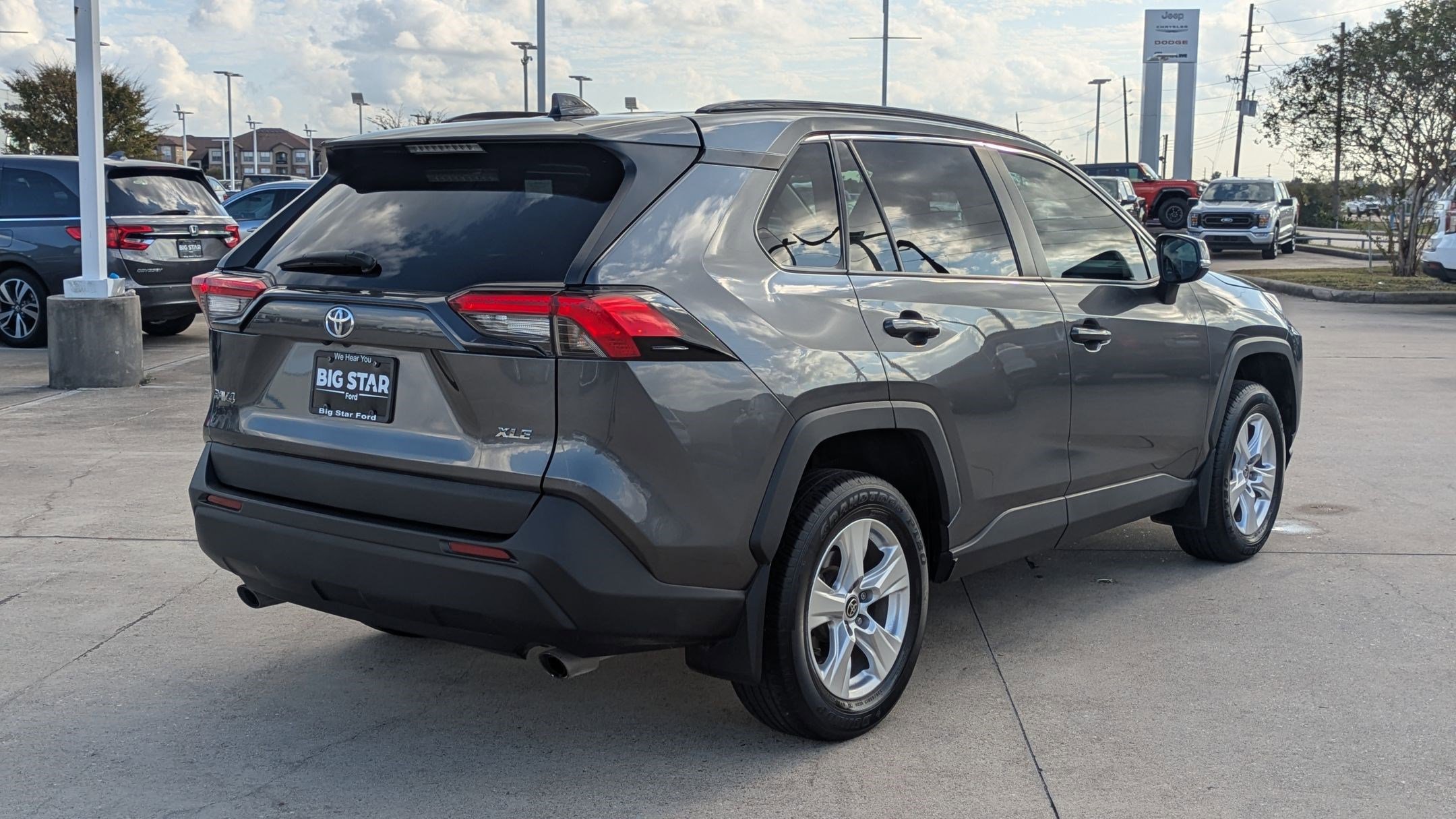 Used 2021 Toyota RAV4 XLE image 3