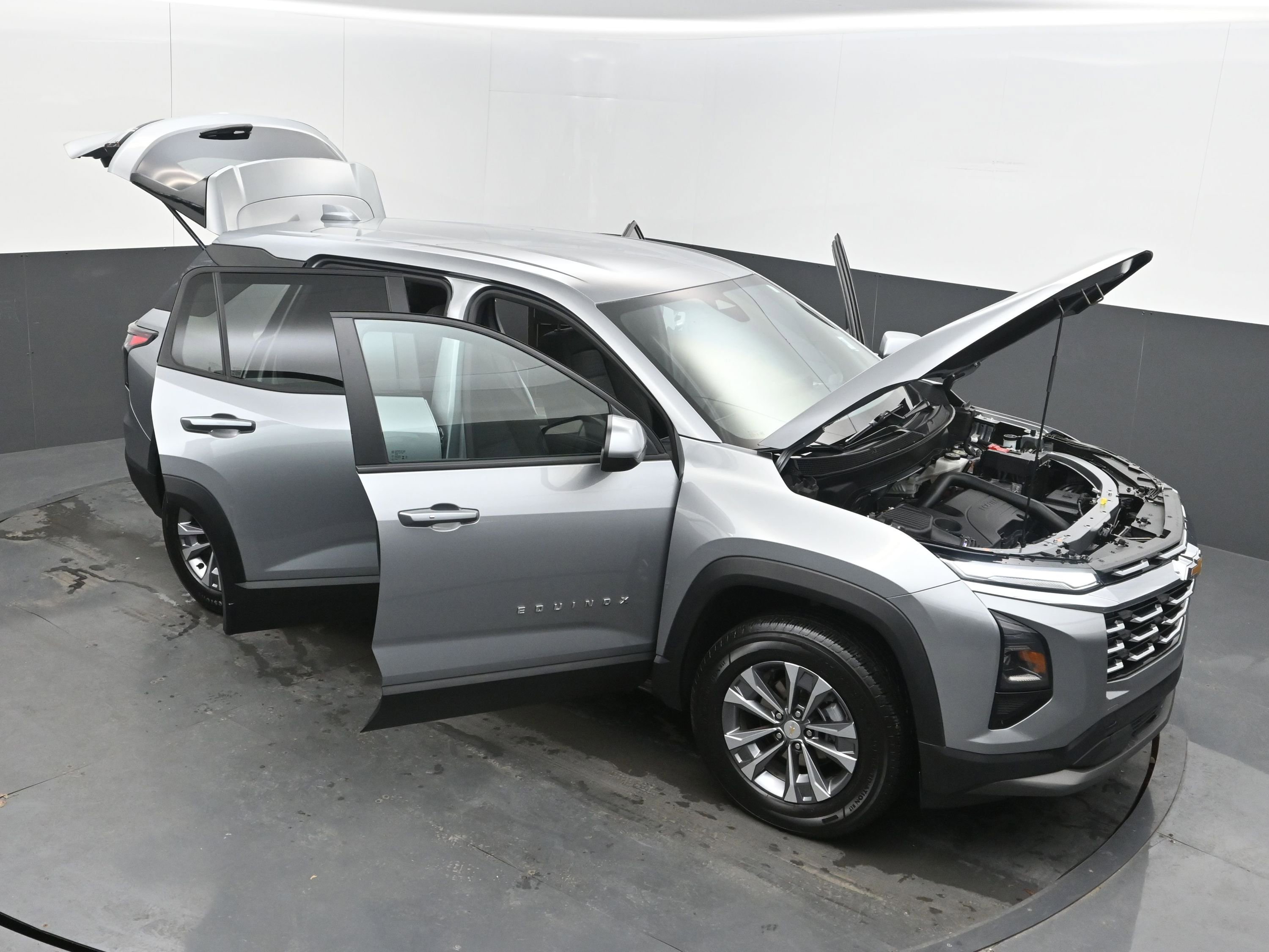 Used 2025 Chevrolet Equinox LT image 38