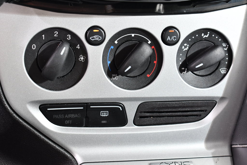 Used 2013 Ford Focus SE w/ SE Winter Pkg FWD image 30