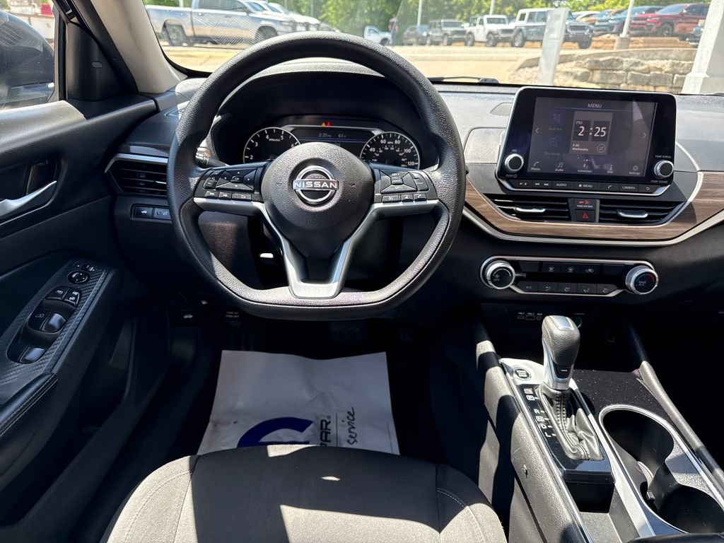Used 2024 Nissan Altima 2.5 SV FWD image 13