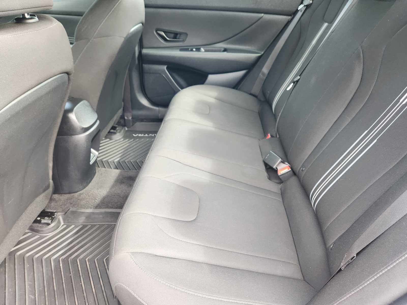 Used 2025 Hyundai Elantra SEL FWD image 27