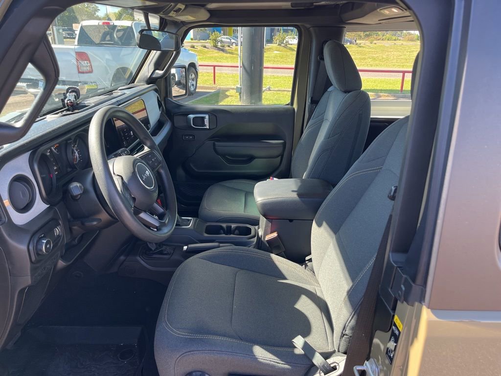 Used 2025 Jeep Wrangler Sport image 28
