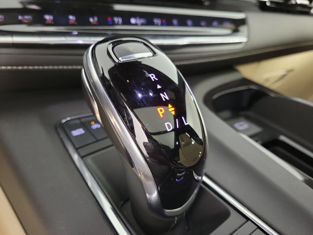 Used 2024 Cadillac Escalade Premium Luxury AWD/4WD image 29