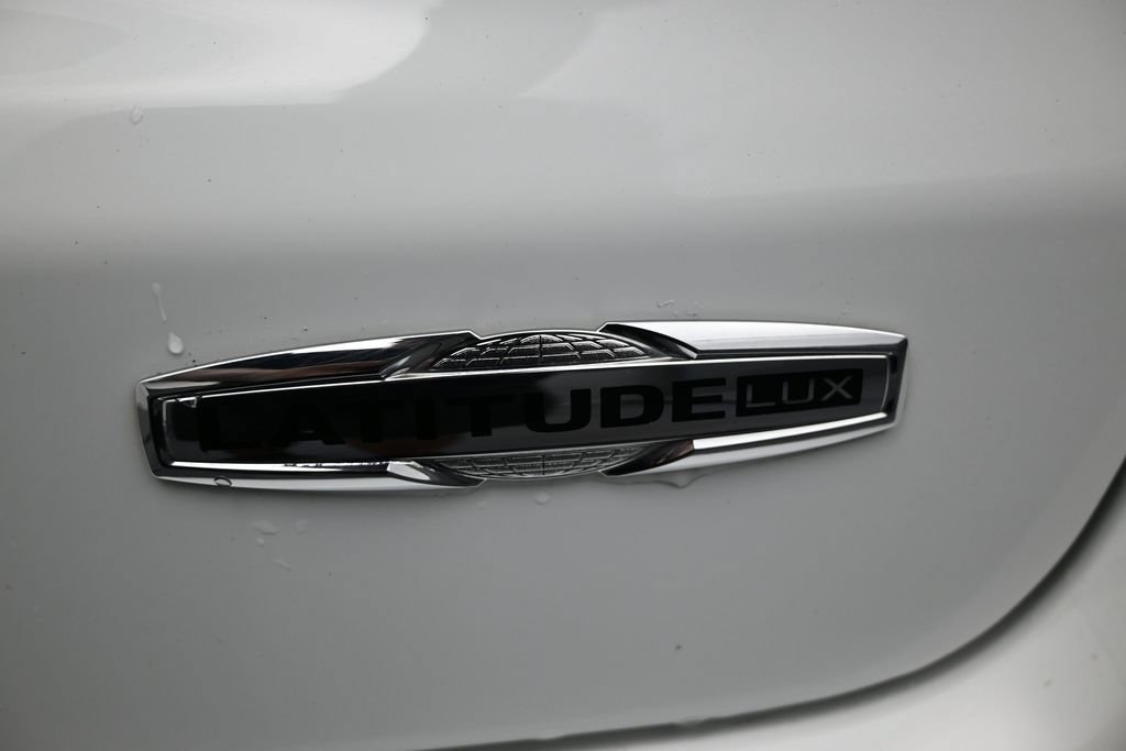 Used 2024 Jeep Compass Latitude AWD/4WD image 10