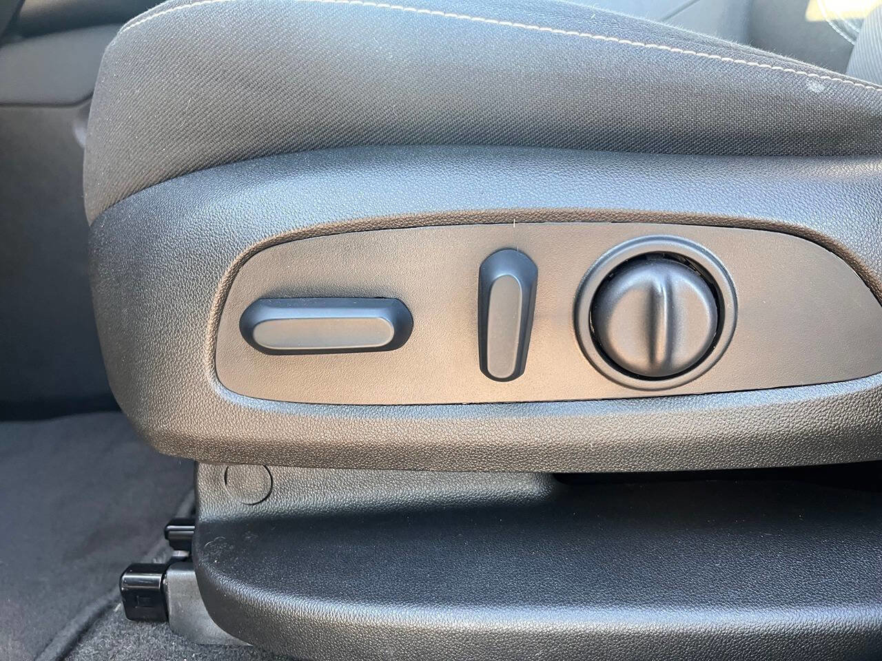 Used 2025 Chevrolet Blazer LT image 16