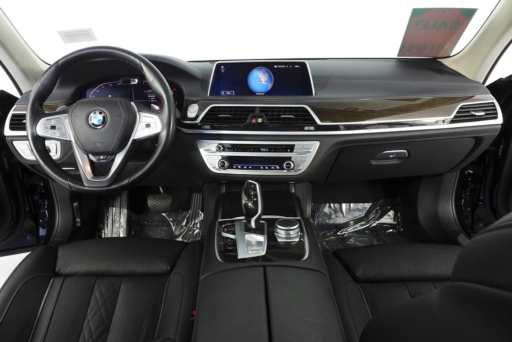 Used 2020 BMW 750i xDrive AWD/4WD image 25