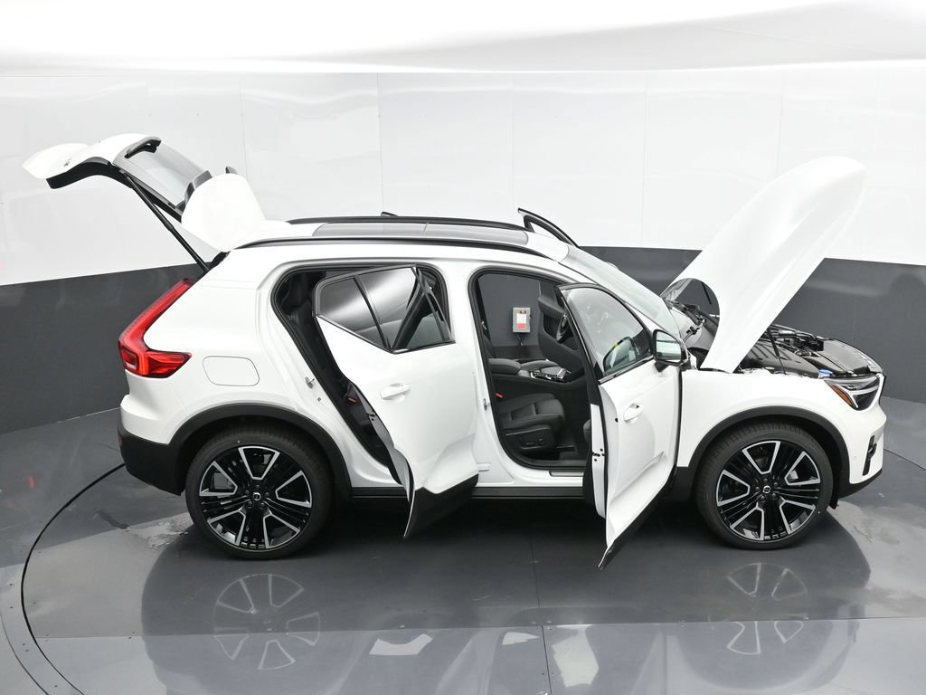 Used 2025 Volvo XC40 B5 Plus w/ Climate Package AWD/4WD image 48