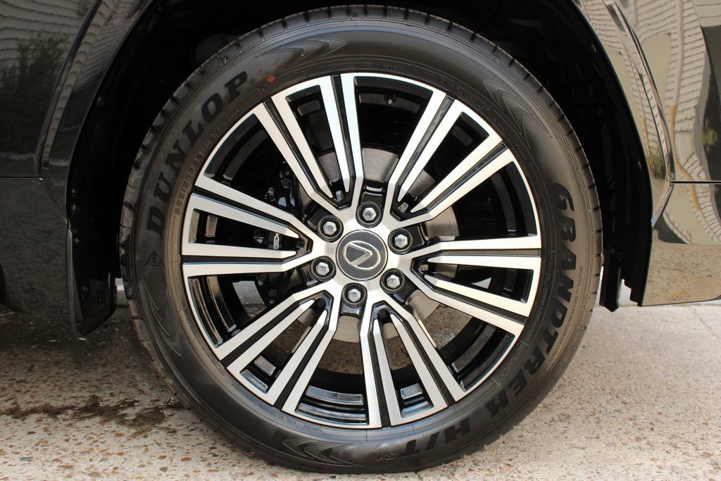 Used 2025 Lexus LX 600 4WD w/ Luxury Package image 34