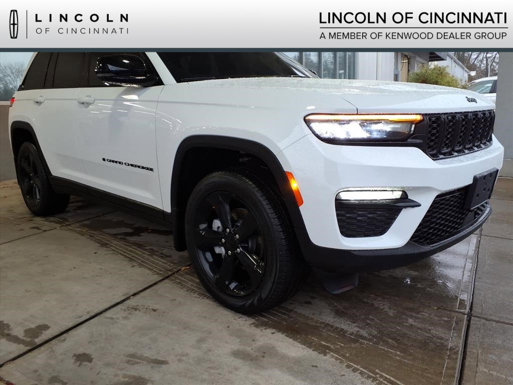 Used 2025 Jeep Grand Cherokee Limited w/ Black Appearance Package image 1