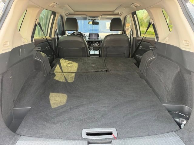 Used 2023 Nissan Rogue SV w/ SV Premium B Package image 37