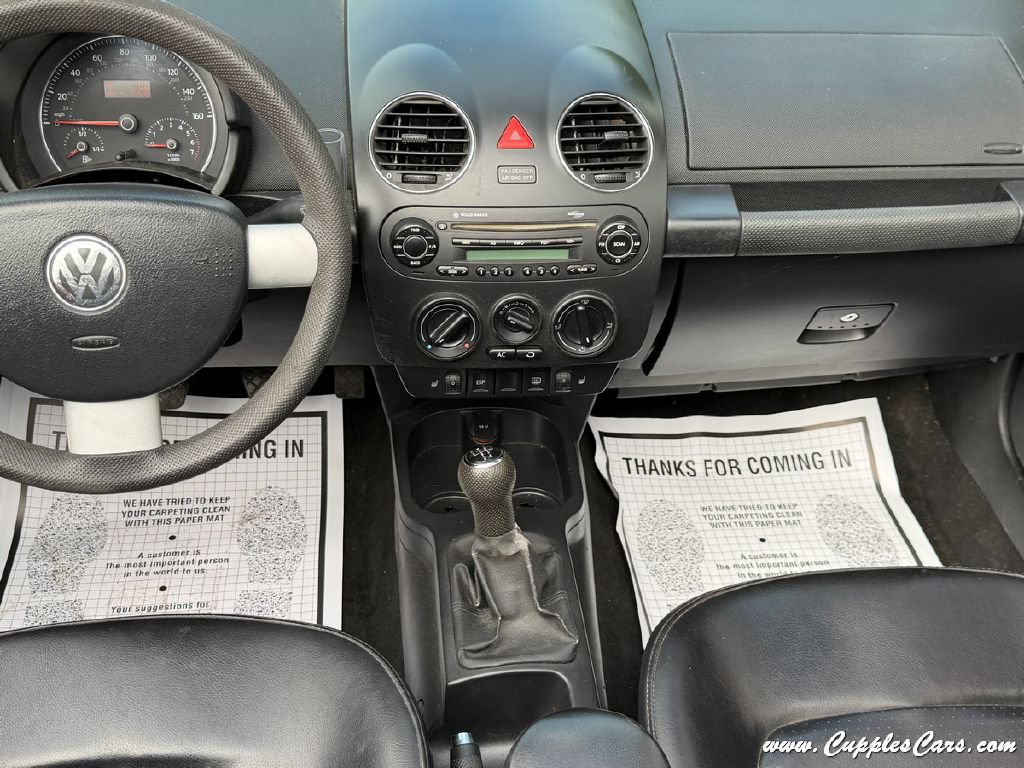 Used 2006 Volkswagen Beetle Convertible w/ Package 1 FWD image 16