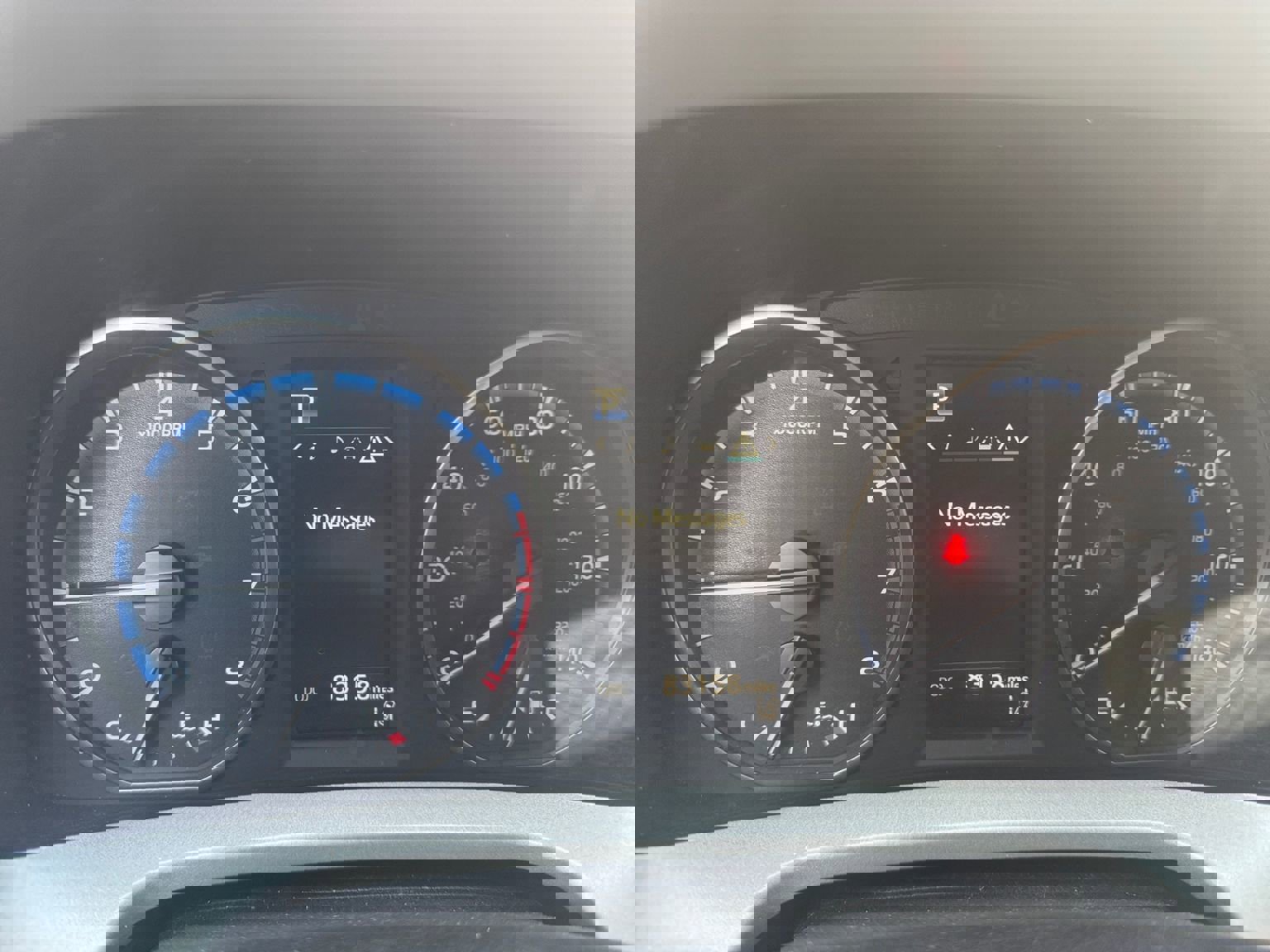 Used 2018 Toyota RAV4 LE w/ Carpet Mat Package image 5