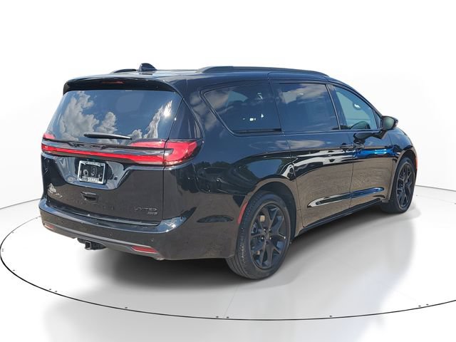 New 2027 Chrysler Pacifica Limited w/ Trailer Tow Group AWD/4WD image 4