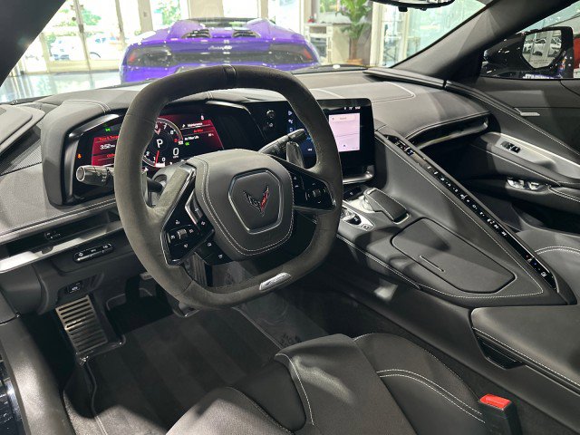 Used 2025 Chevrolet Corvette Z06 RWD image 3