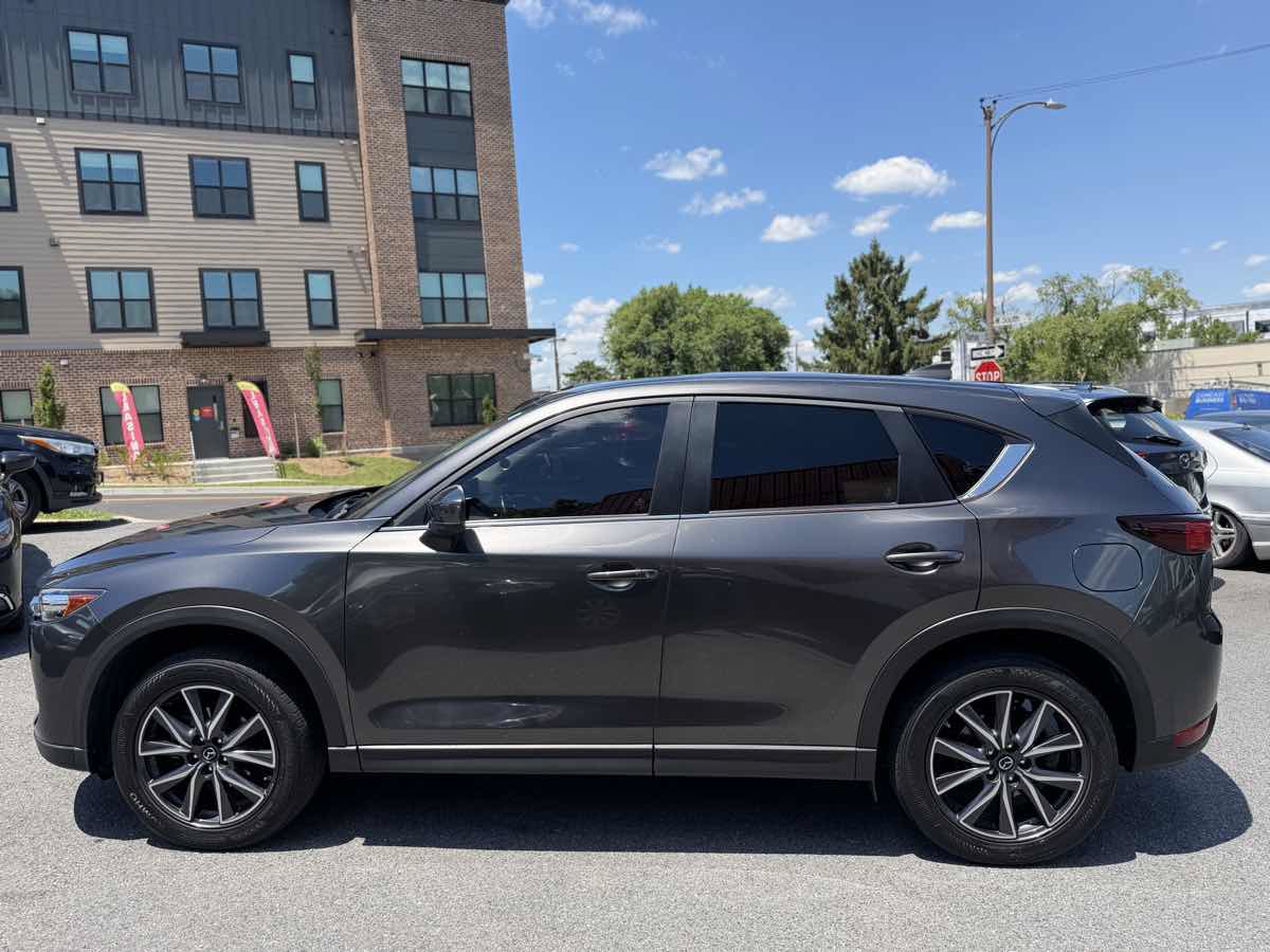 Used 2018 MAZDA CX-5 Touring w/ Preferred Equipment Package AWD/4WD image 4