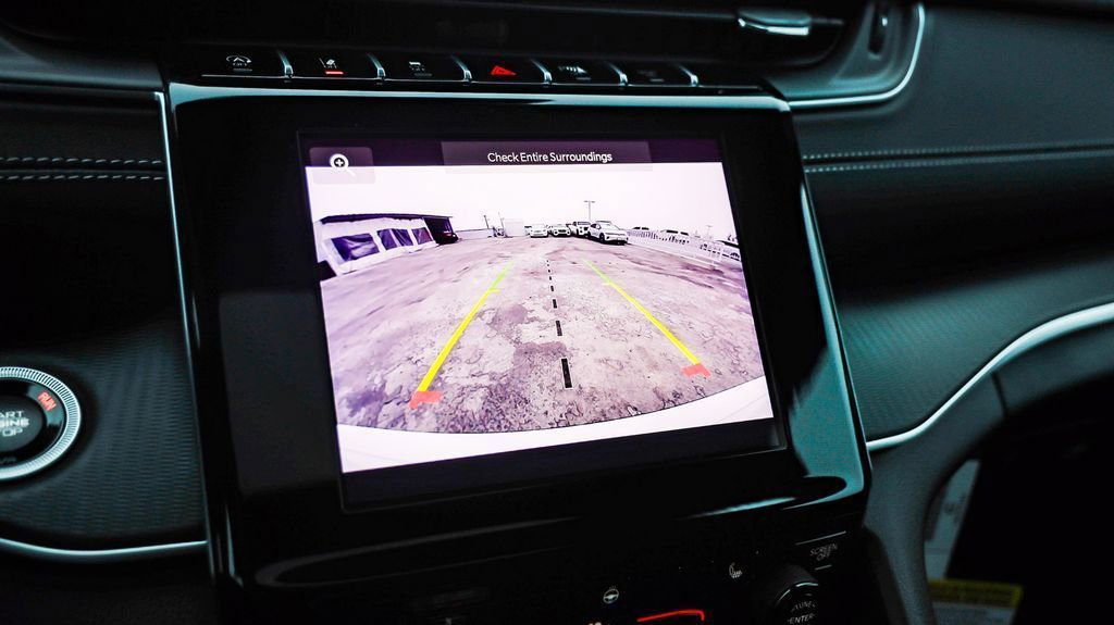 New 2025 Jeep Grand Cherokee Altitude image 25