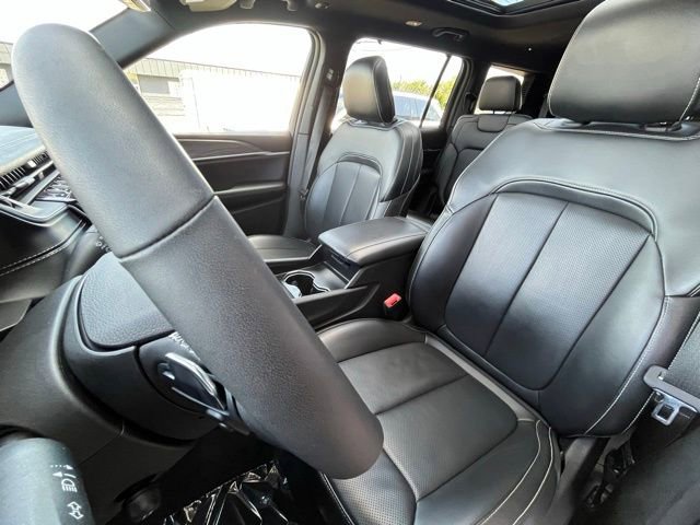 Used 2024 Jeep Grand Cherokee L Limited w/ Luxury Tech Group II AWD/4WD image 18