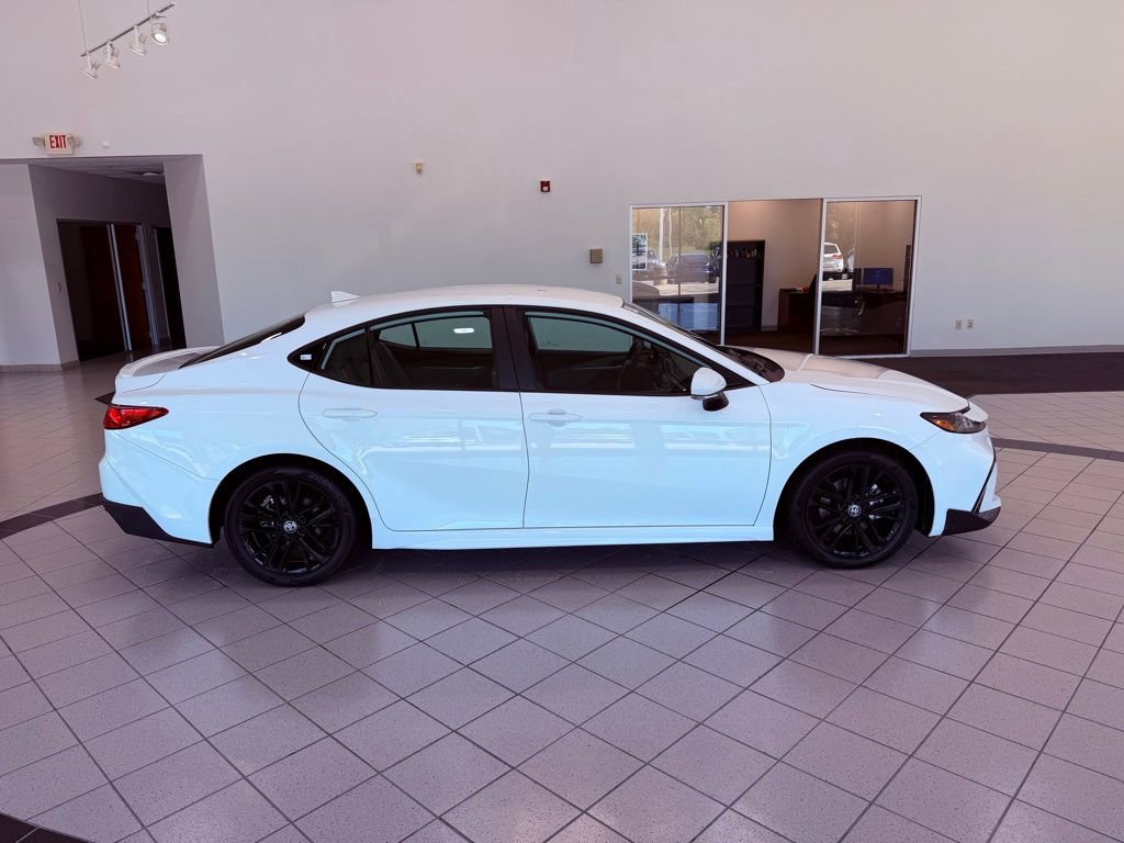 Used 2025 Toyota Camry SE w/ Convenience Package FWD image 12