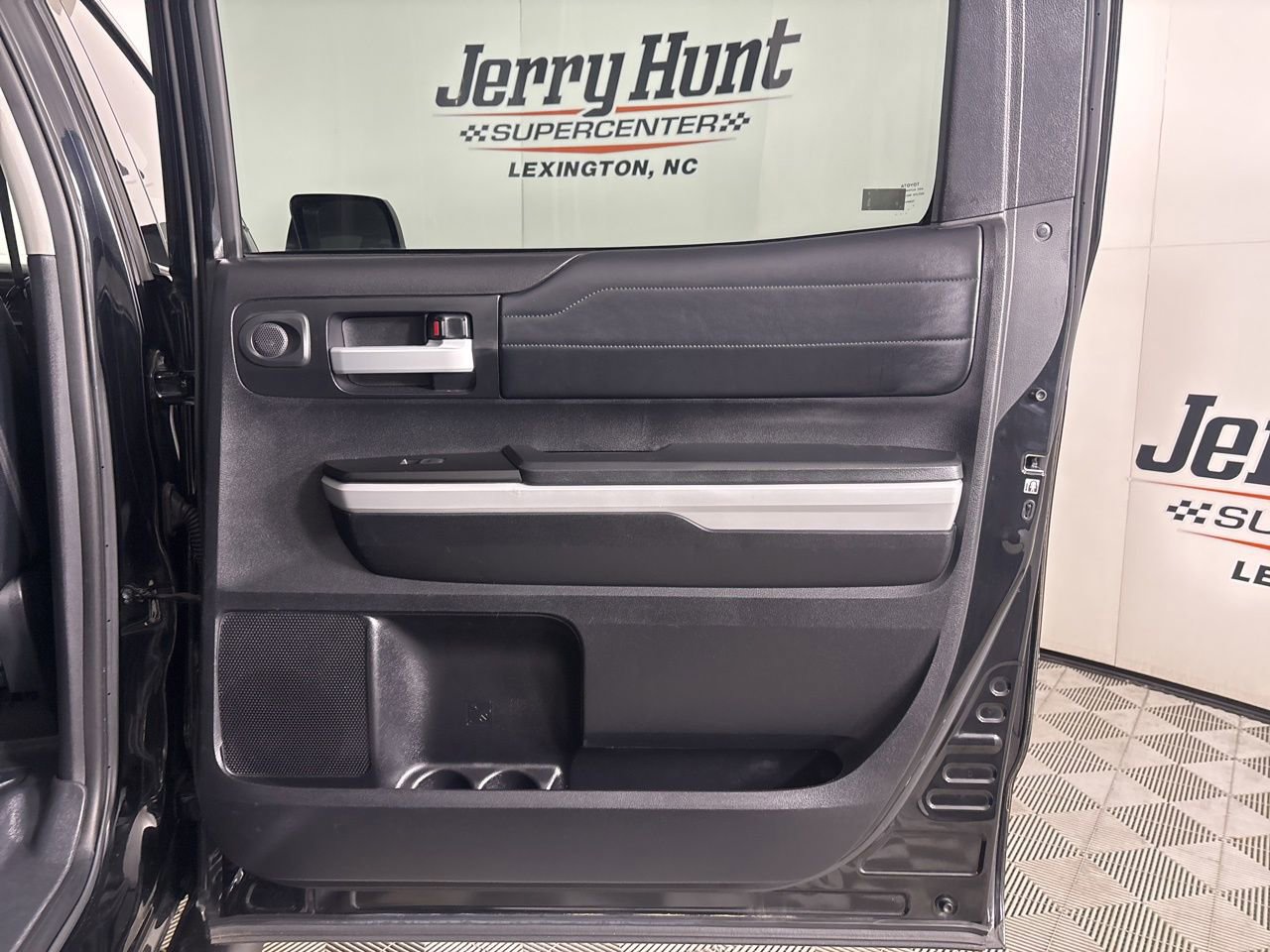 Used 2020 Toyota Tundra Limited image 27